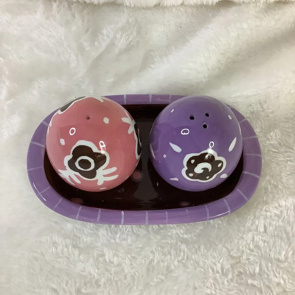 Kirkland‎ Easter Egg Store Salt And Pepper Shaker Set 6” X 3.5” X 2 5/8” In Box